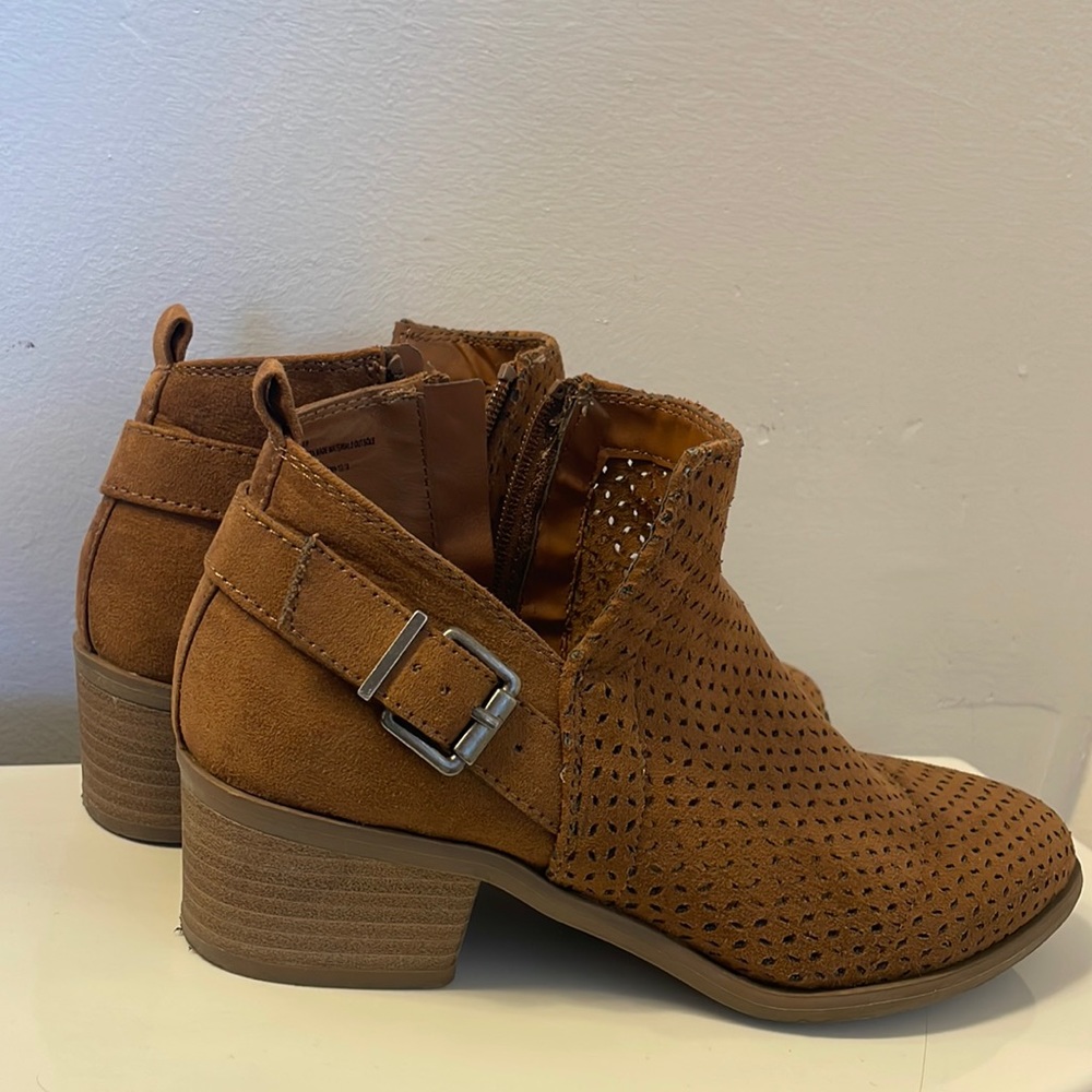 Universal Thread~Size 8 - image 7